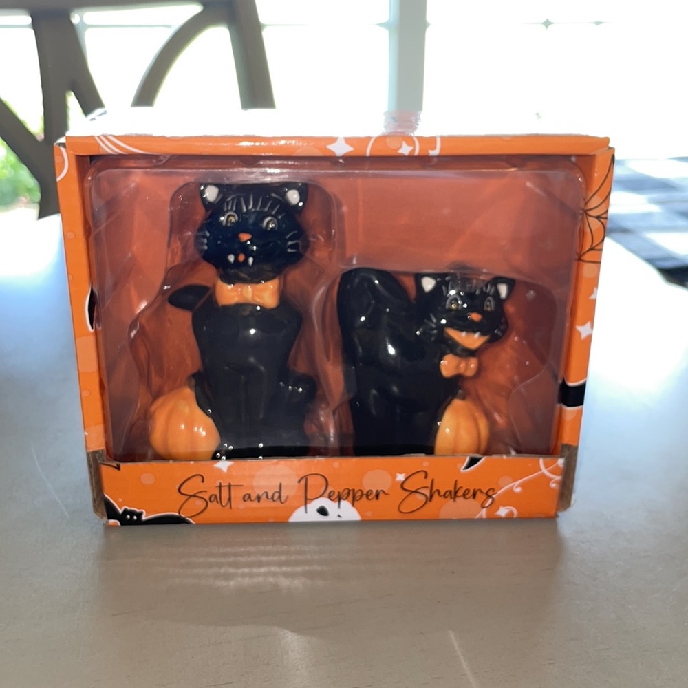 Little Villages Black Cat S&P Shakers